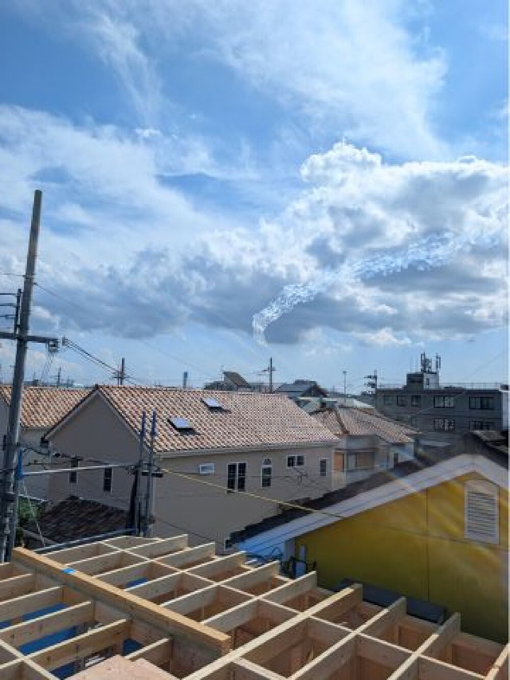 ブルーインパルスと建て方の現場