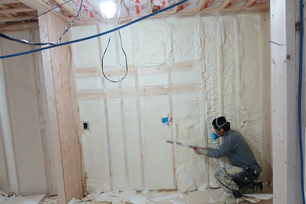 吹付断熱を施工