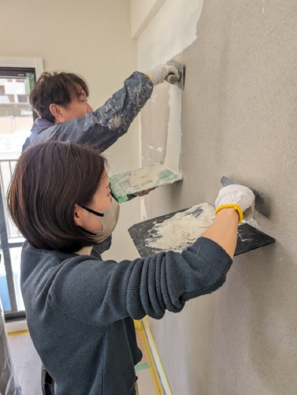 壁の漆喰塗り