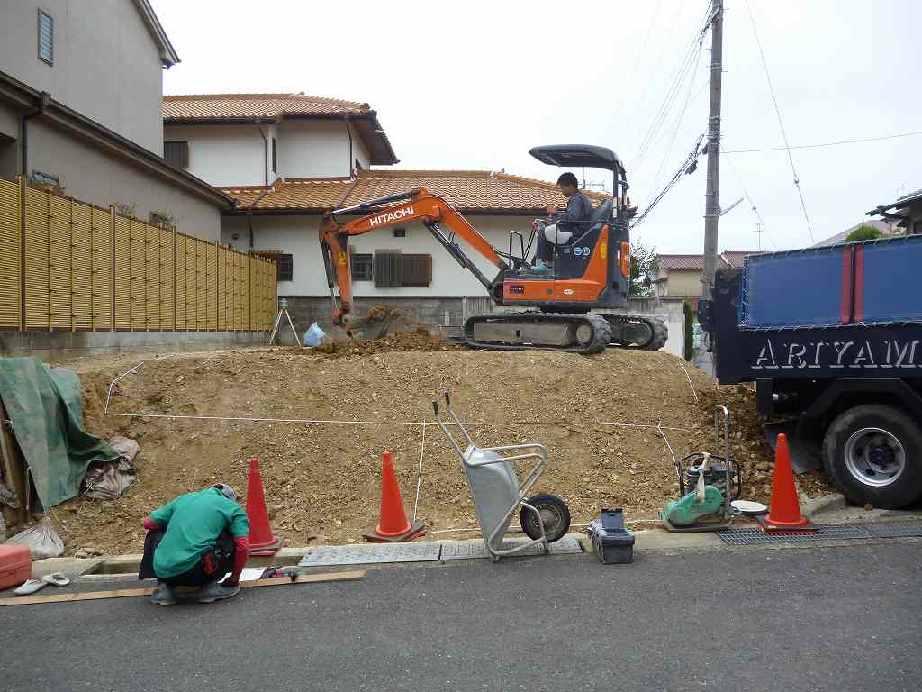 基礎工事着工しました。
