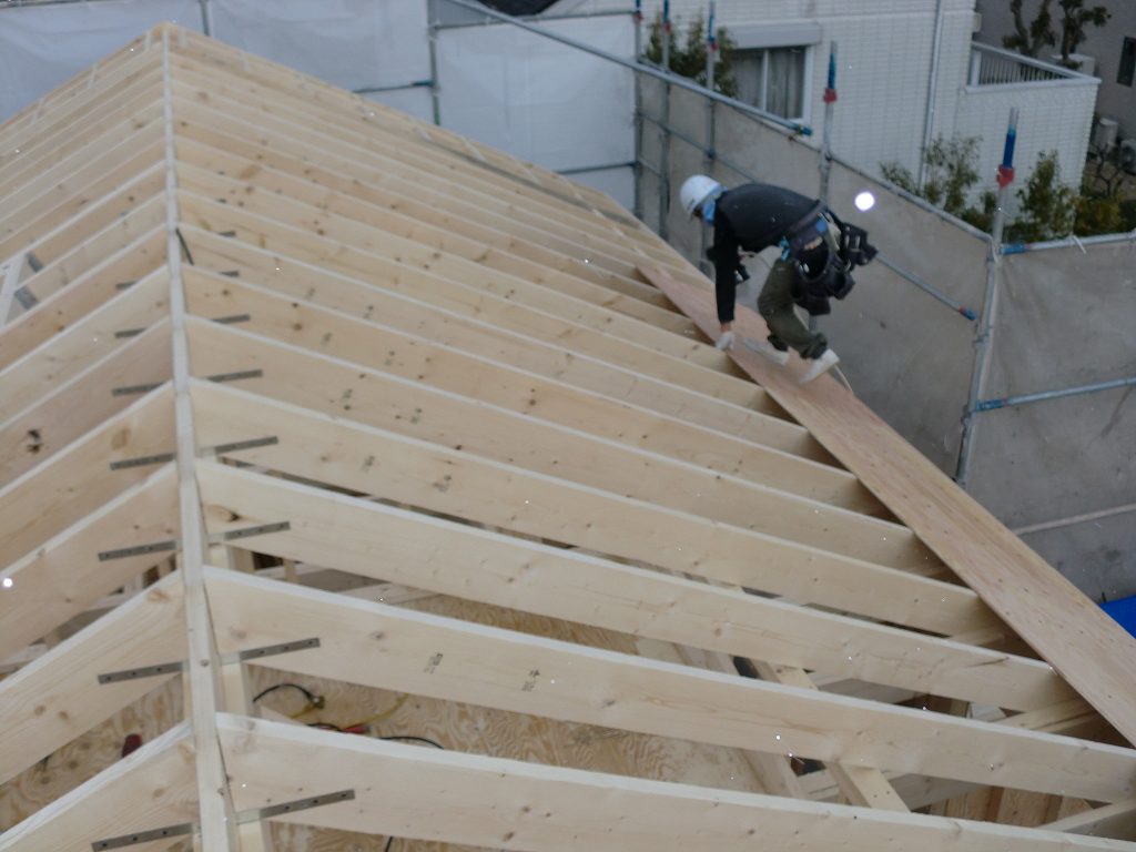 まもなく建て方工事完了です。