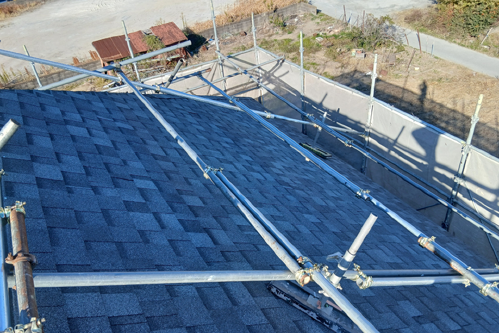 シングル葺きの屋根