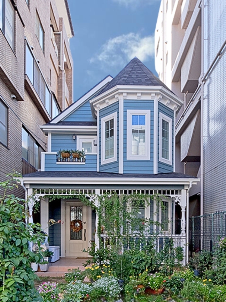 Queen Anne Style House #多角形 #ラップサイディング #狭小地建て替え