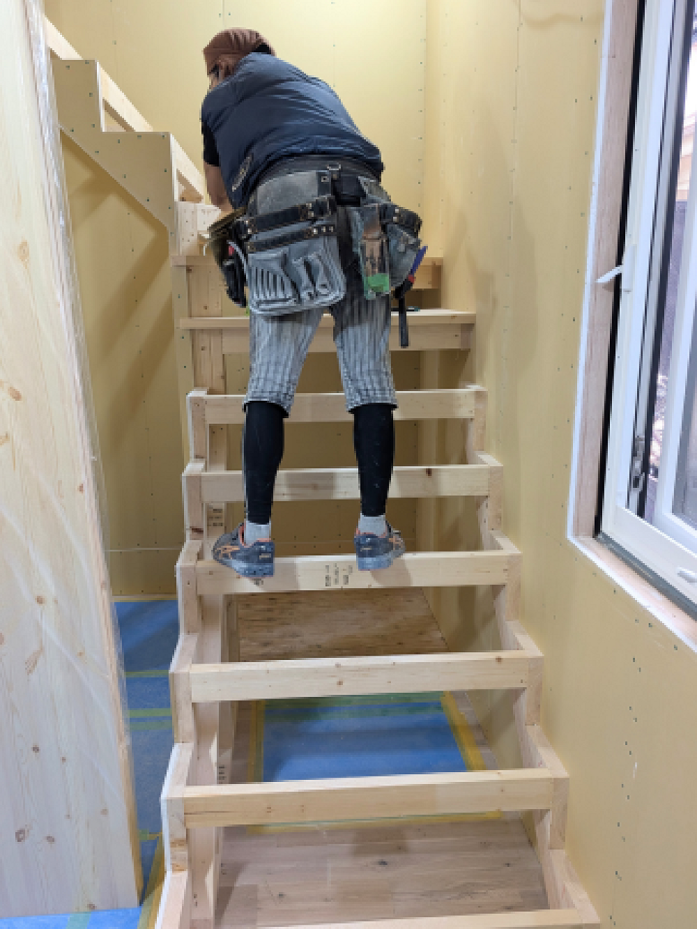 階段を施工中です