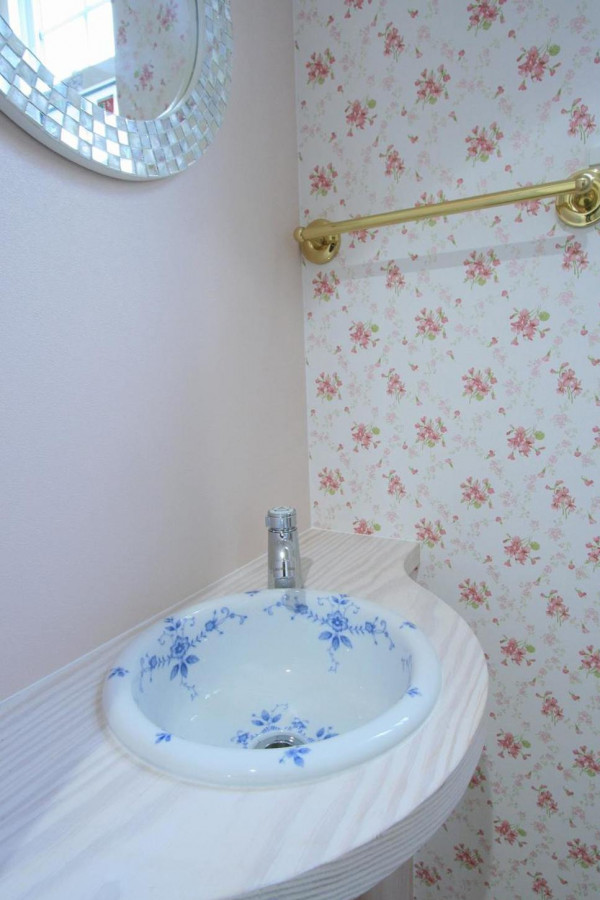 小花柄が可愛いトイレ
