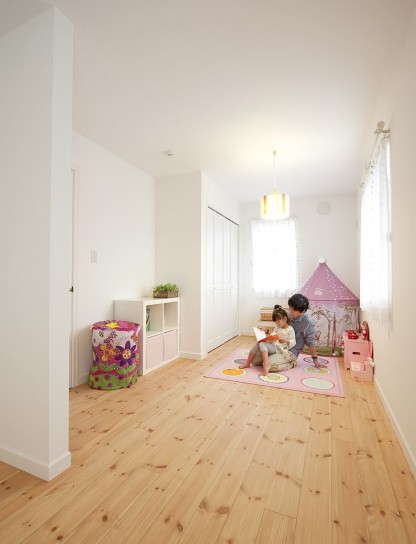 ★オークの床にナチュラルカラーの家具が広々LDKを優しい空間に