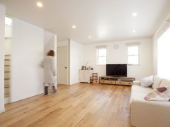 住みながら手を加え楽しく暮らすフレンチアンティークハウス