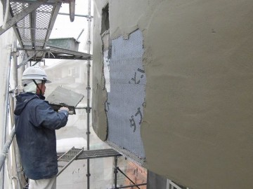 外壁下塗り工事を行いました。