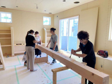 梁削りの体験中